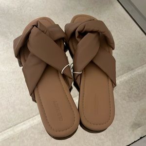 Old Navy Sandals Women’s Size 9 NWT
